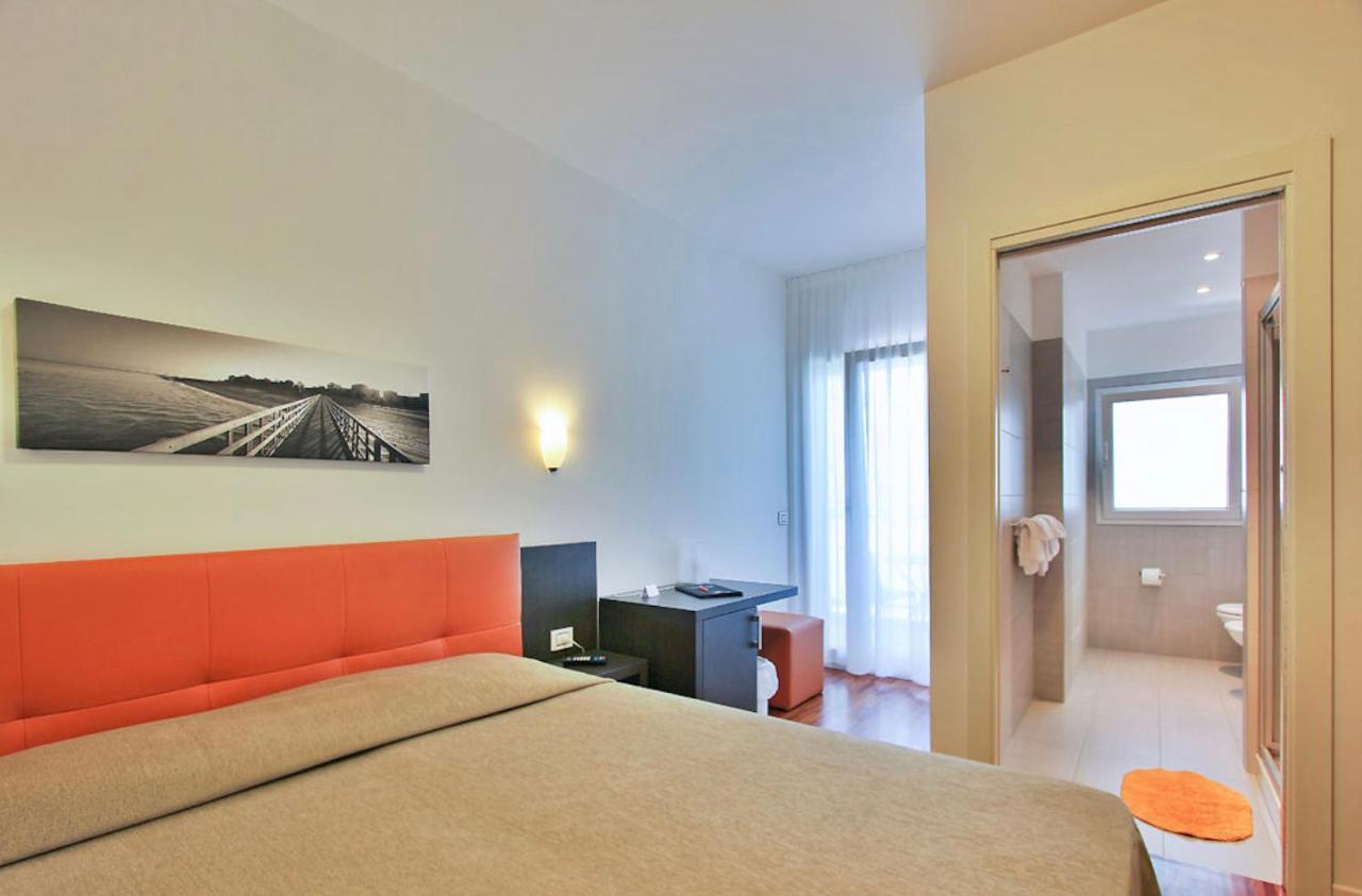 Hotel Simi Lan Lignano Sabbiadoro Extérieur photo