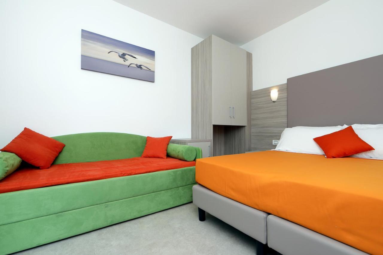 Hotel Simi Lan Lignano Sabbiadoro Extérieur photo