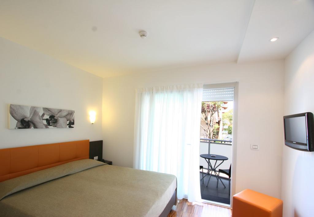 Hotel Simi Lan Lignano Sabbiadoro Extérieur photo