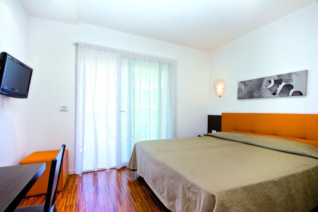 Hotel Simi Lan Lignano Sabbiadoro Extérieur photo