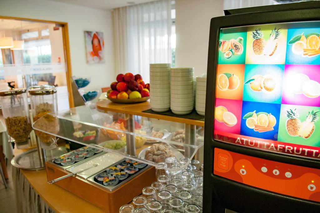 Hotel Simi Lan Lignano Sabbiadoro Extérieur photo