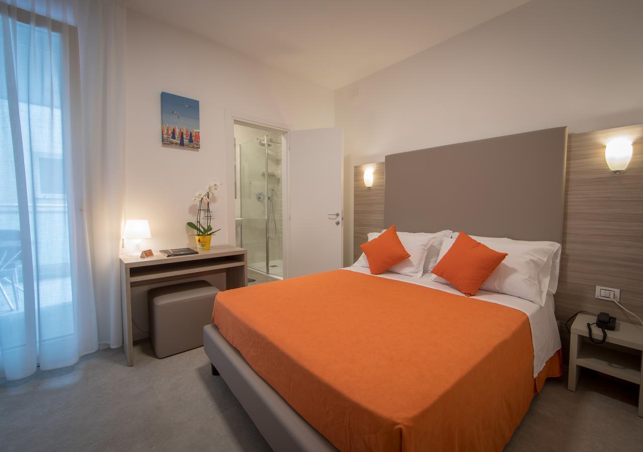 Hotel Simi Lan Lignano Sabbiadoro Extérieur photo