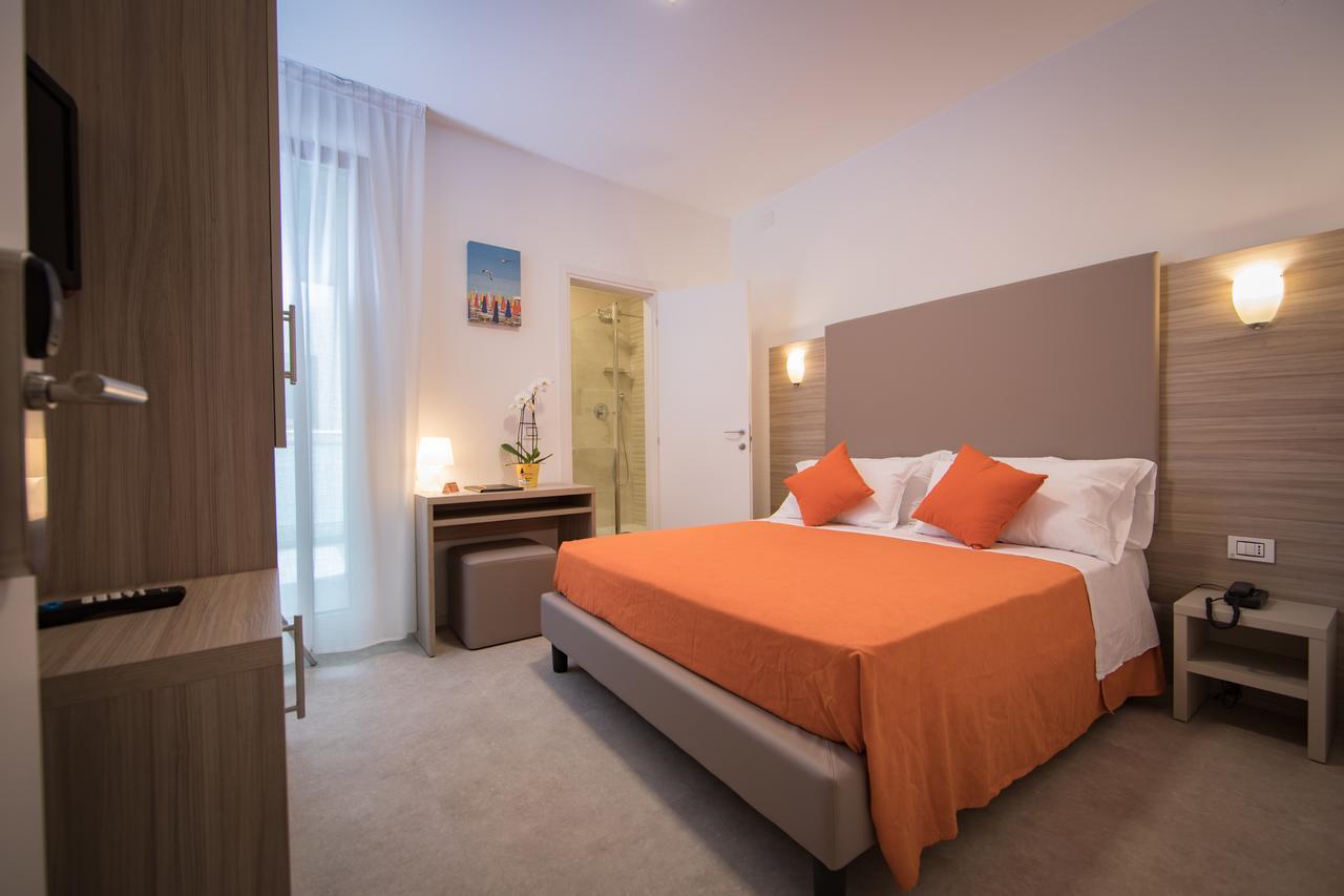 Hotel Simi Lan Lignano Sabbiadoro Extérieur photo