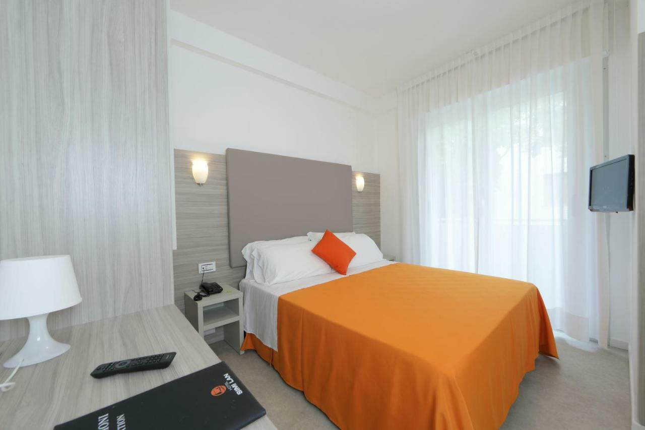 Hotel Simi Lan Lignano Sabbiadoro Extérieur photo