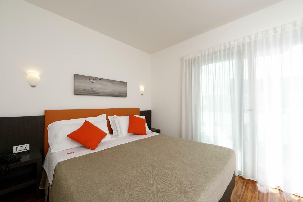 Hotel Simi Lan Lignano Sabbiadoro Extérieur photo